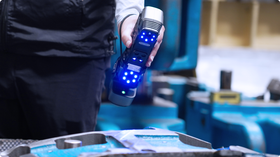 高精度便携式手持三维扫描仪